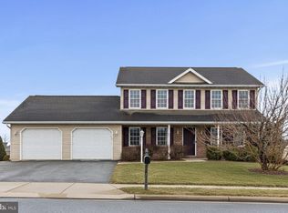 10 Vista Dr, Fredericksburg, PA 17026