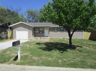 4217 Larson Ln, Fort Worth, TX 76115