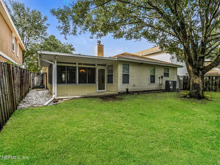 12579 Woodfield Cir W — Photo 14