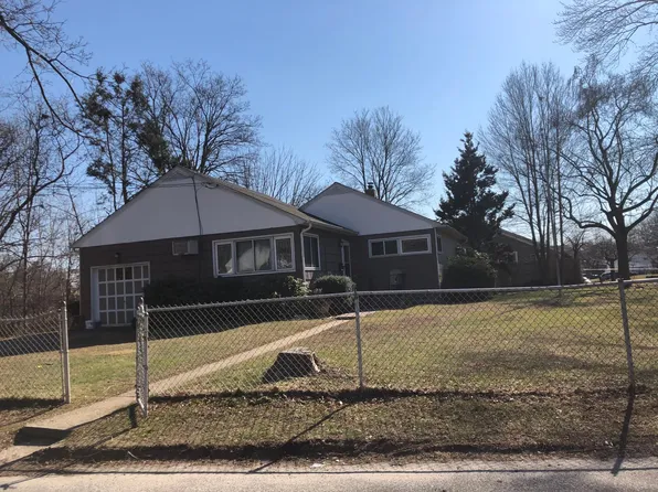 26 W 22nd St, Huntington Station, NY 11746