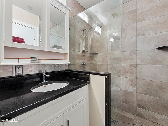 5th image of 501 Grand Avenue #405