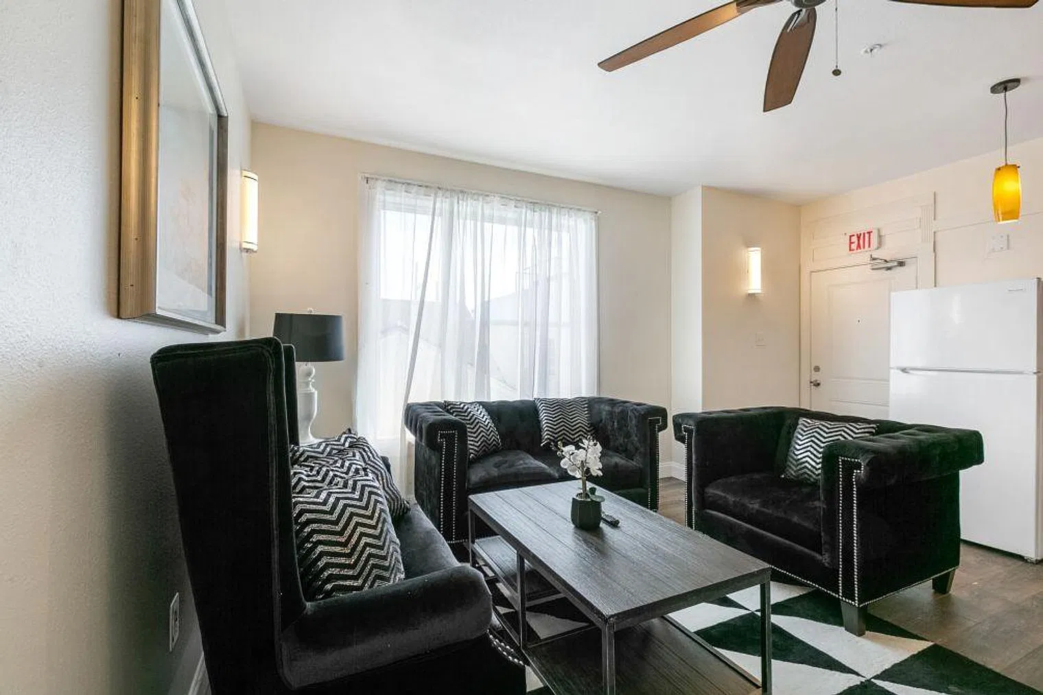 4 bed, 3.0 bath, 1442 sqft, $4,470 — Photo 1