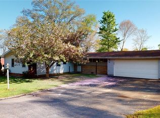 6 Fox Hill Dr, Parkersburg, WV 26104