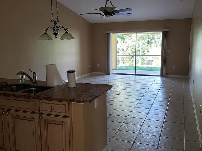 604 SE 13th Pl — Photo 7