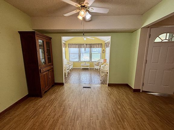 5th image of 212 Maple Way