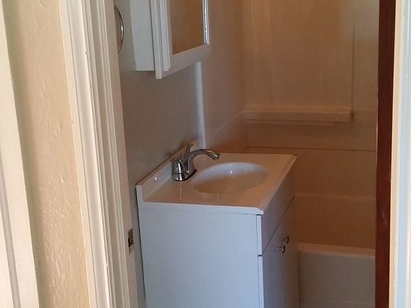 3rd image of 765 Kenilworth Ave