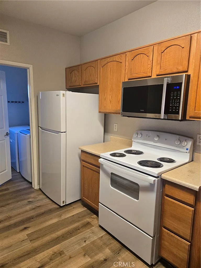 3 bed, 1235 sqft, $2,500 — Photo 2