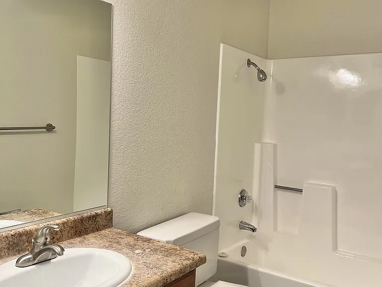 Canyon Crest Views Apartments — Photo 21