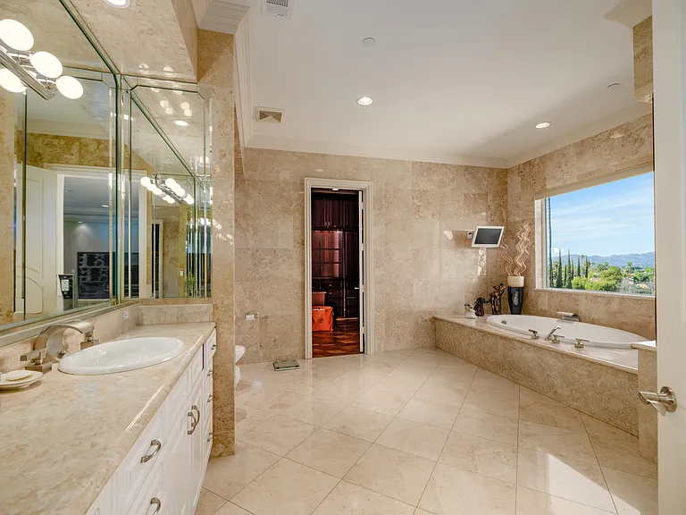 18047 Karen Dr — Photo 30