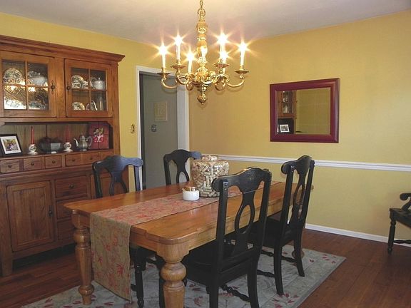 3rd image of 208 Longmeadow Dr