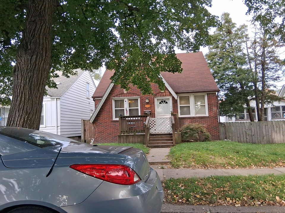 1st image of 208 Richter St