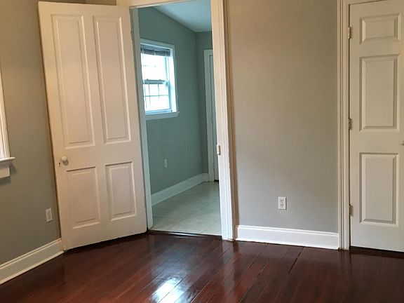 3rd image of 124 S Genois St