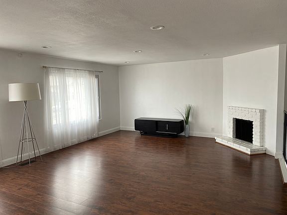 3rd image of 784 King Dr