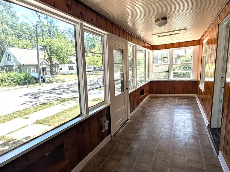 3017 Sanford St — Photo 10