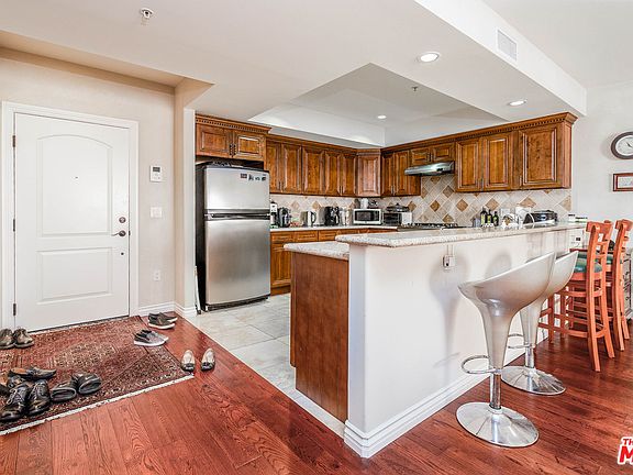5th image of 4822 Elmwood Ave APT 405