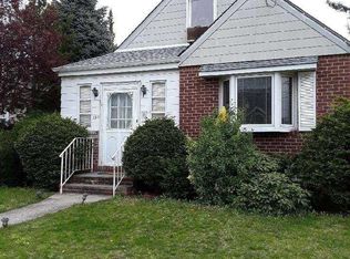 293 Hoffman St, Franklin Square, NY 11010