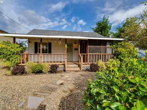 2420 D St, Springfield, OR 97477