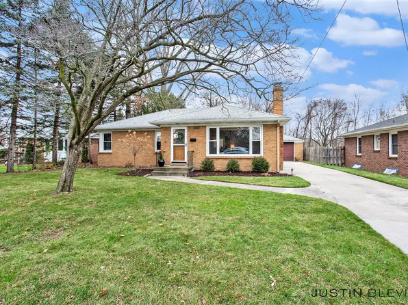1761 8th St NW, Grand Rapids, MI 49504