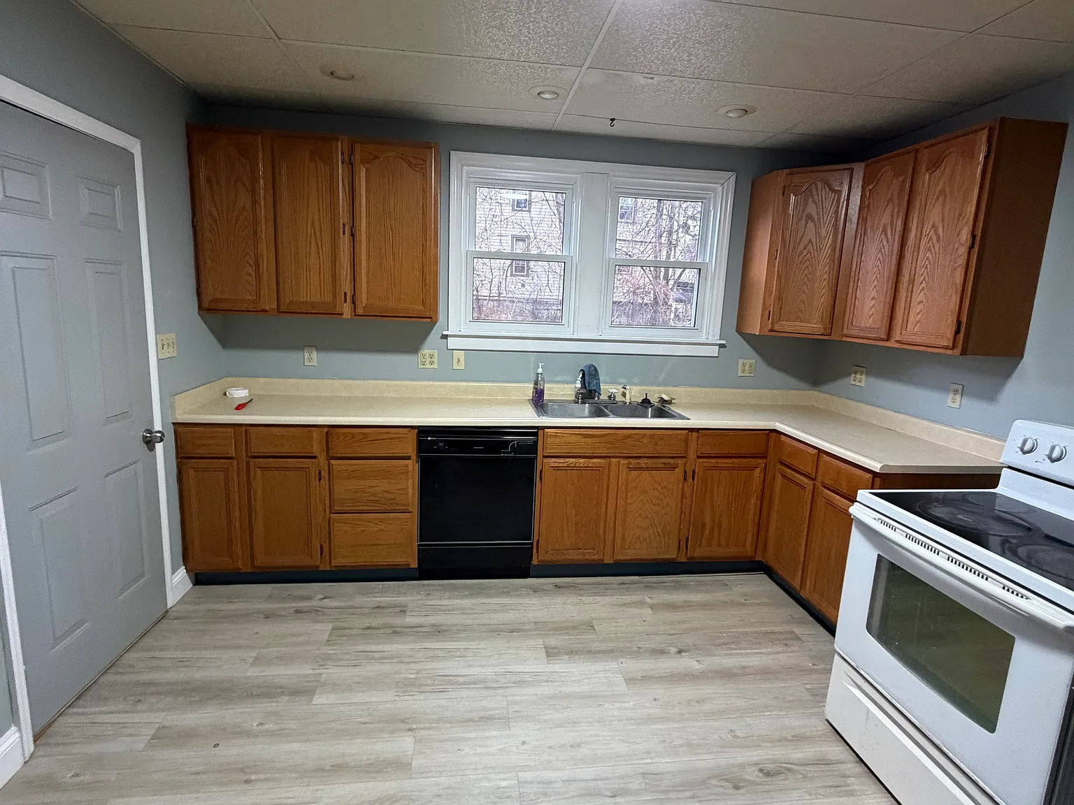 102 Oak St — Photo 3