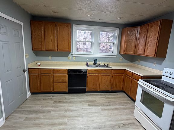 Large kitchen with dishwasher