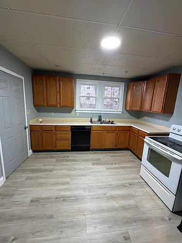 102 Oak St Photo 1
