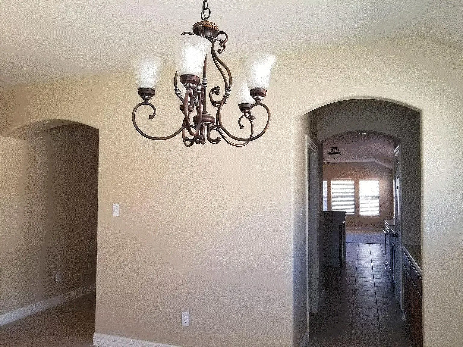 4 bed, 1932 sqft, $2,450 — Photo 4
