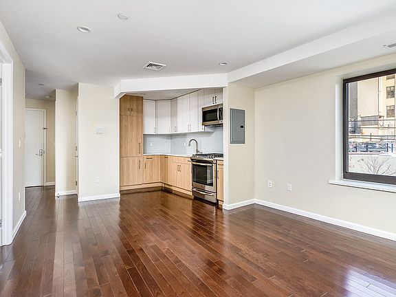 4th image of 3119 37th Ave #2A
