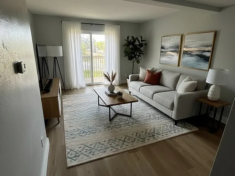 2400 Shady Glen Ct — Photo 4