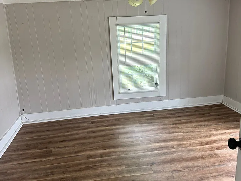 420 Hall Aly — Photo 4