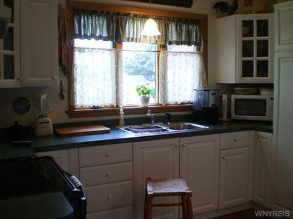 3rd image of 90 Old Orchard Dr