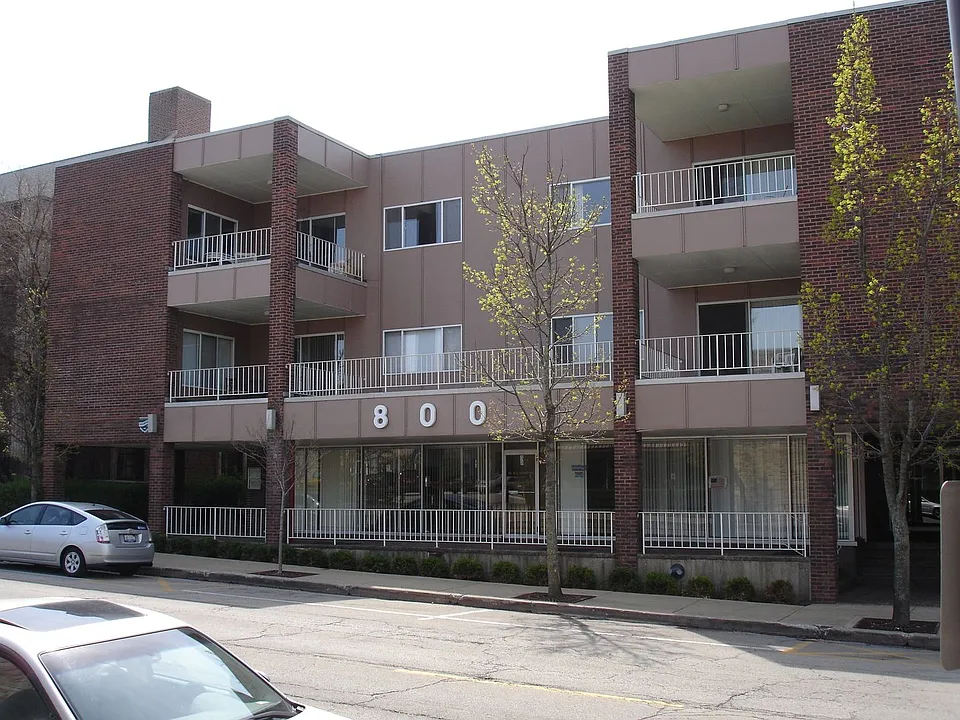 800 Oak St