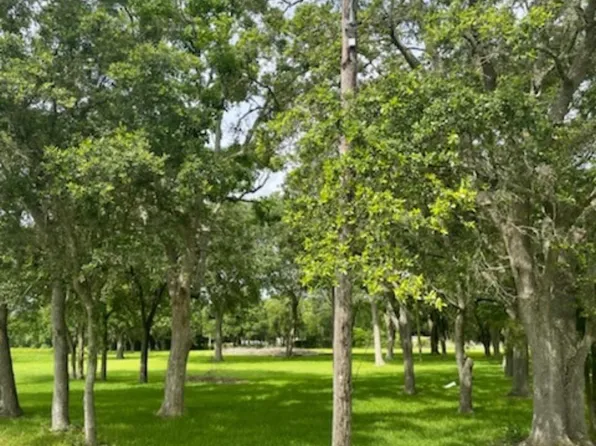 2702 Lake Rd, La Marque, TX 77568
