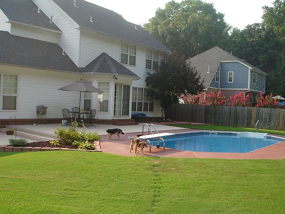 pool With large deck