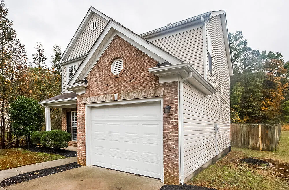 4 bed, 2.5 bath, 1552 sqft, $2,055 — Photo 4