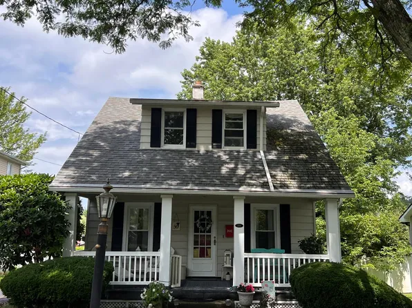 209 Hall Ave, Clarks Green, PA 18411