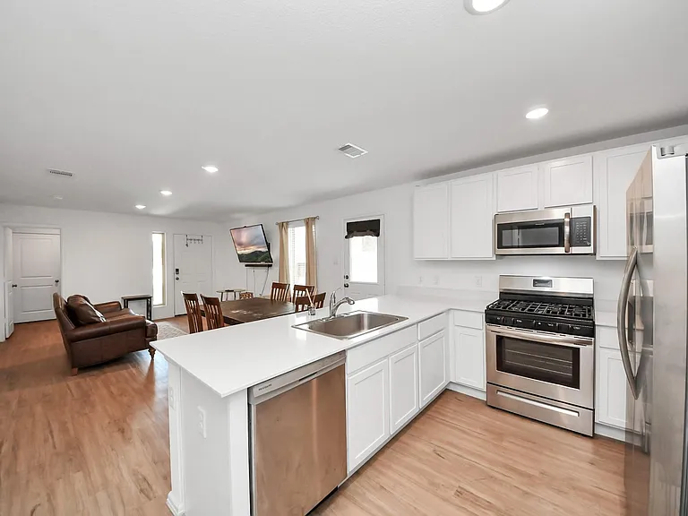 9206 Burnet Fields Dr — Photo 25