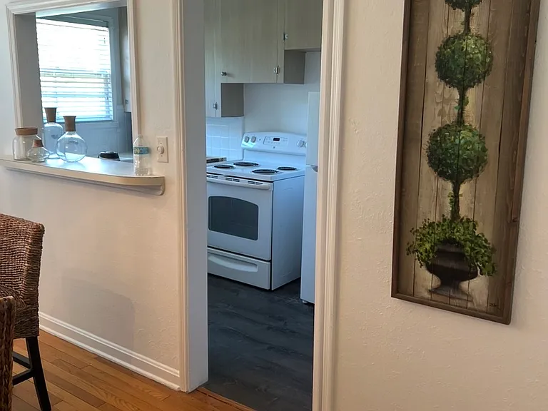 2725 Saint Johns Ave #4 — Photo 1