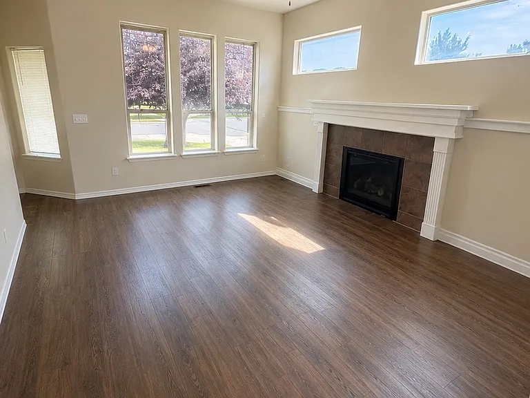 1703 W Tree Ln — Photo 3