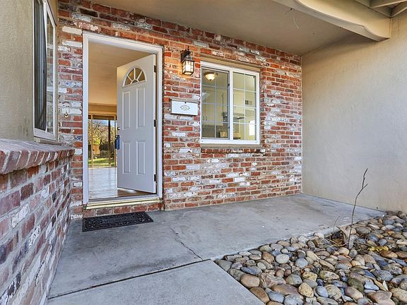 4th image of 8316 N De Anza Ave