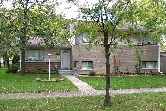 1st image of 319 Carey Ct