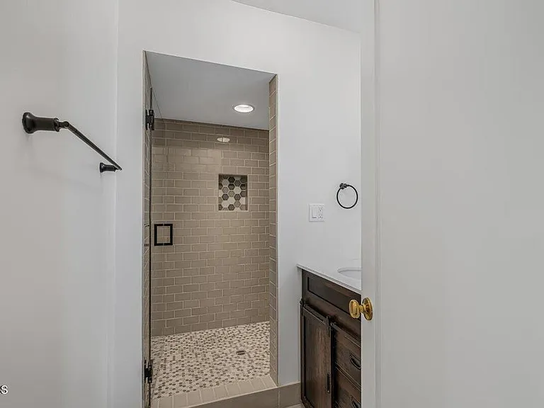 6131 Ranchito Ave — Photo 9