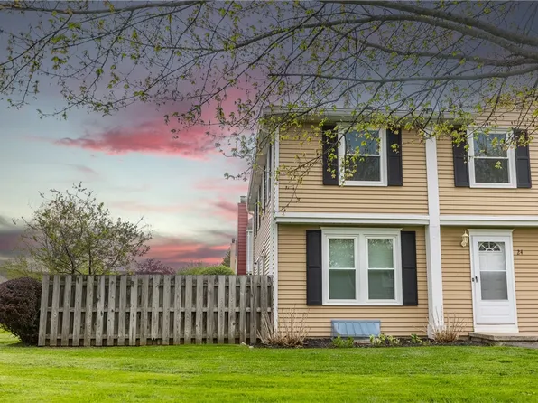 24 Clearfield Dr, Webster, NY 14580