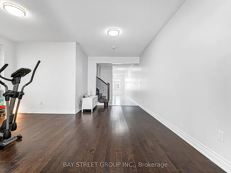 60 Mohandas Dr — Photo 26