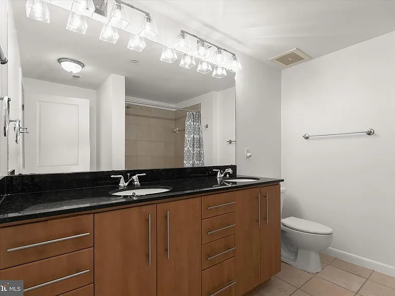 1021 Garfield St #905 — Photo 32