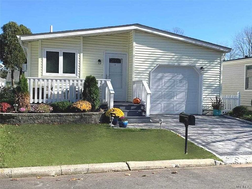 1st image of 170 Village Cir W