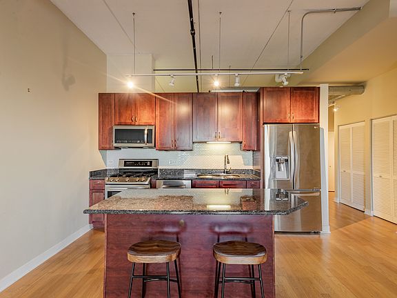 5th image of 833 W 15th Pl Unit 807