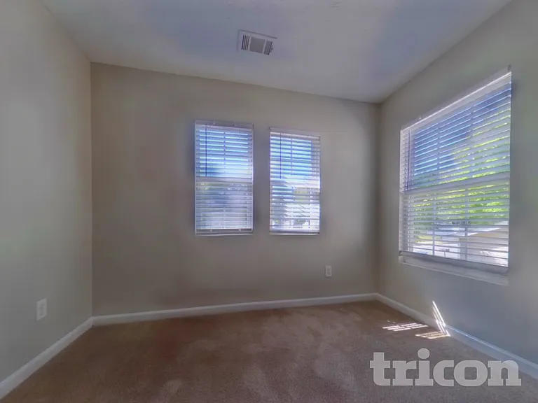 401 Silver Spring St — Photo 10