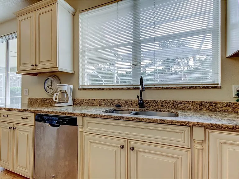 9401 Woodbay Dr — Photo 17