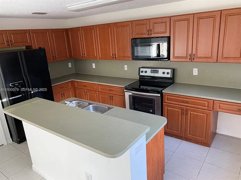 3150 SW 152nd Pl #3150 — Photo 4