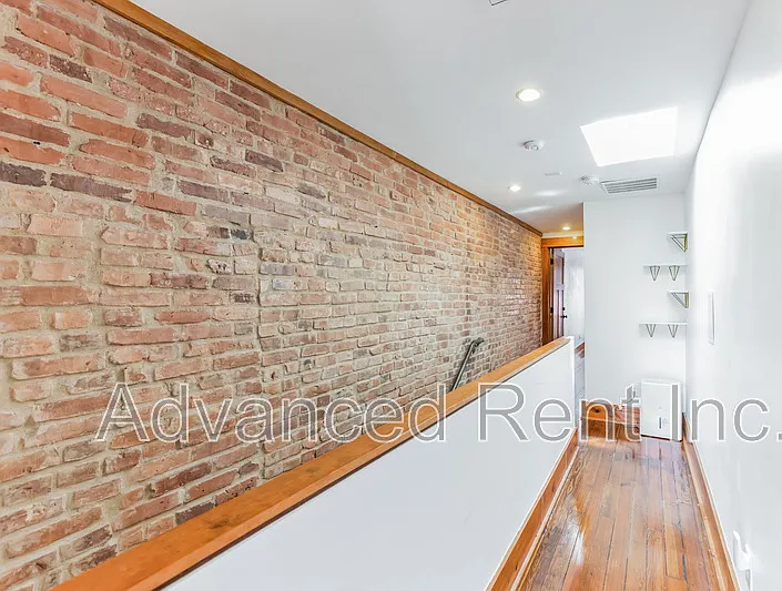 2802 E Fairmount Ave — Photo 18